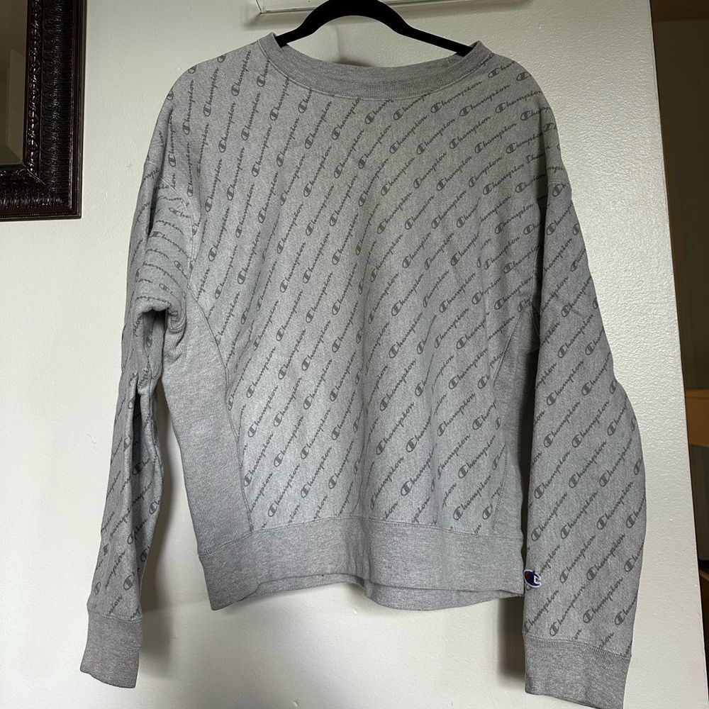 Champion Gray Crew Neck Sweatshirt.